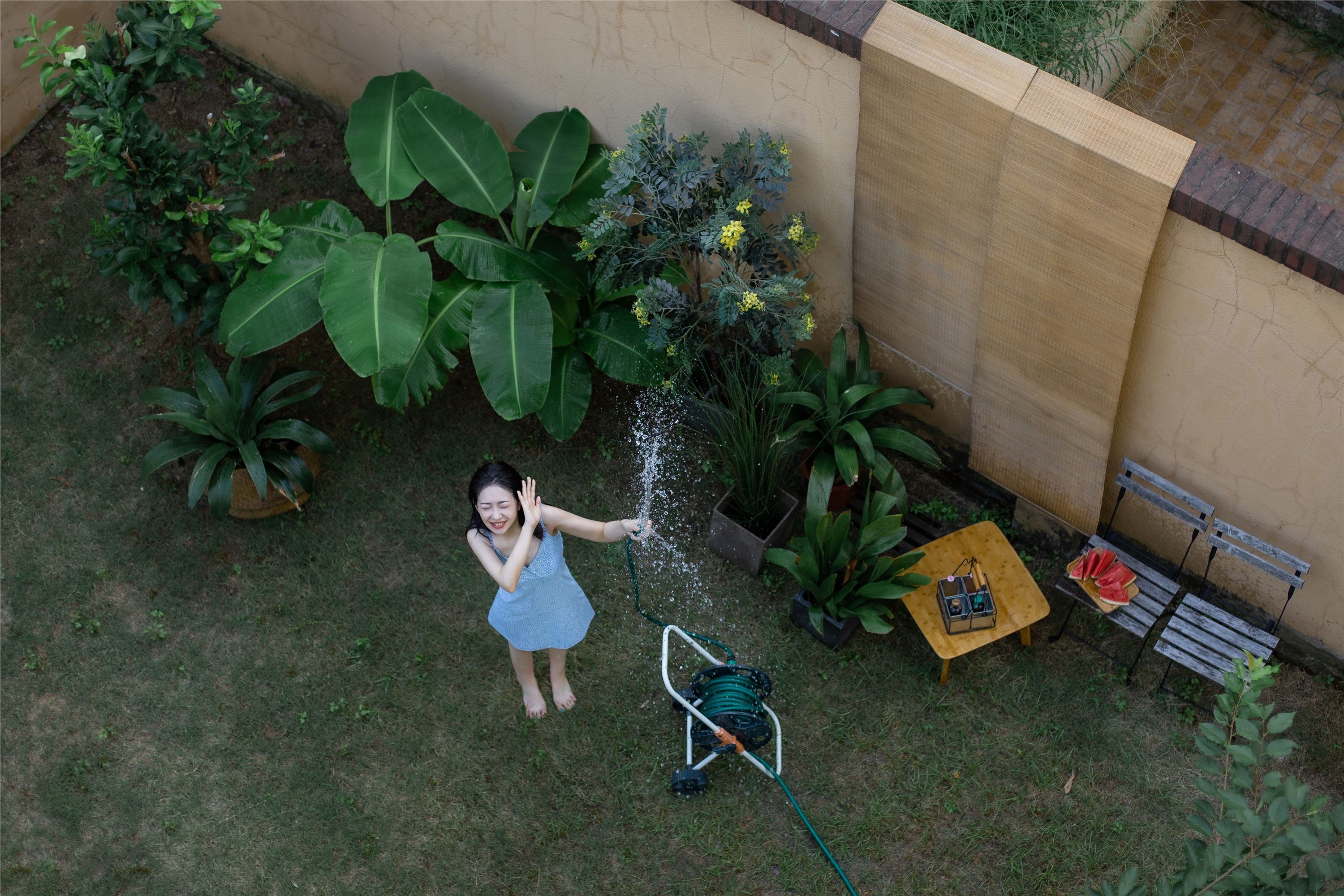 2021.08.27 Little tom playing with water